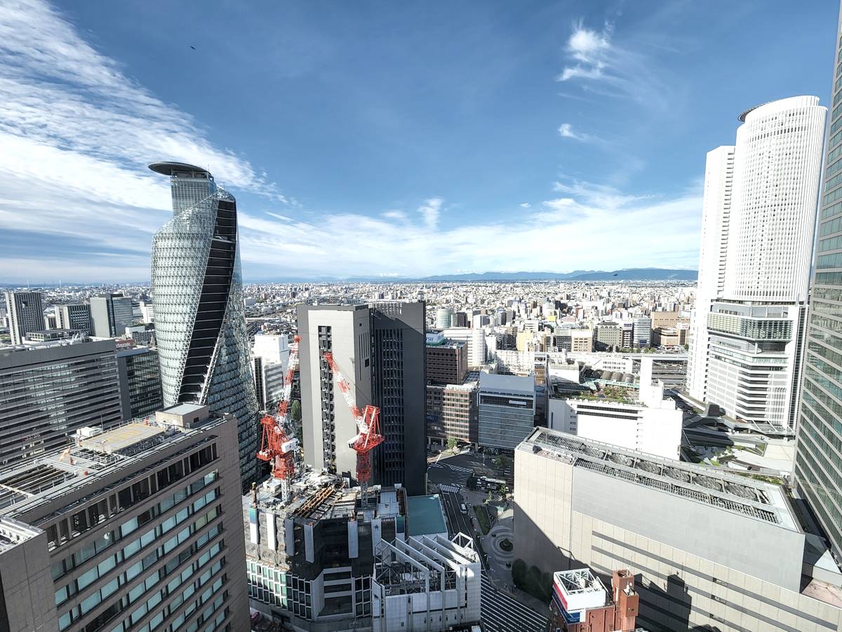 名古屋駅周辺の高層ビル群と街並み